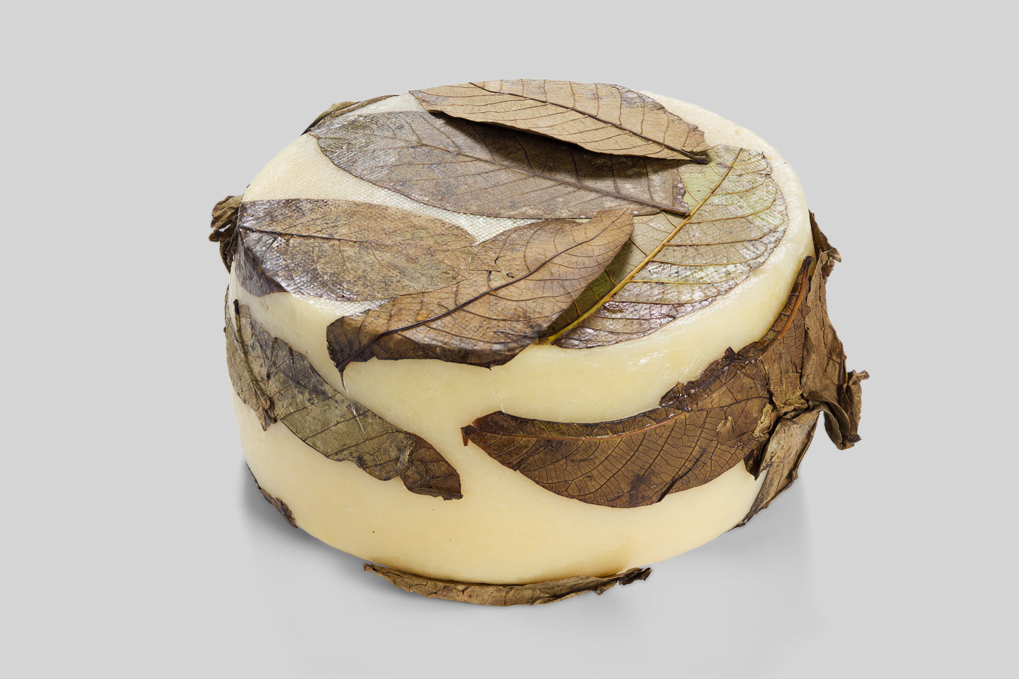 Bio-Caprino-aff-in-foglie-die-noce