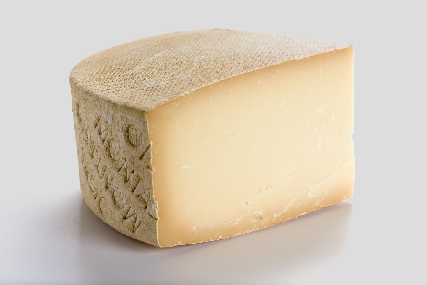 Montasio_HG_grau-64935620d1147613f