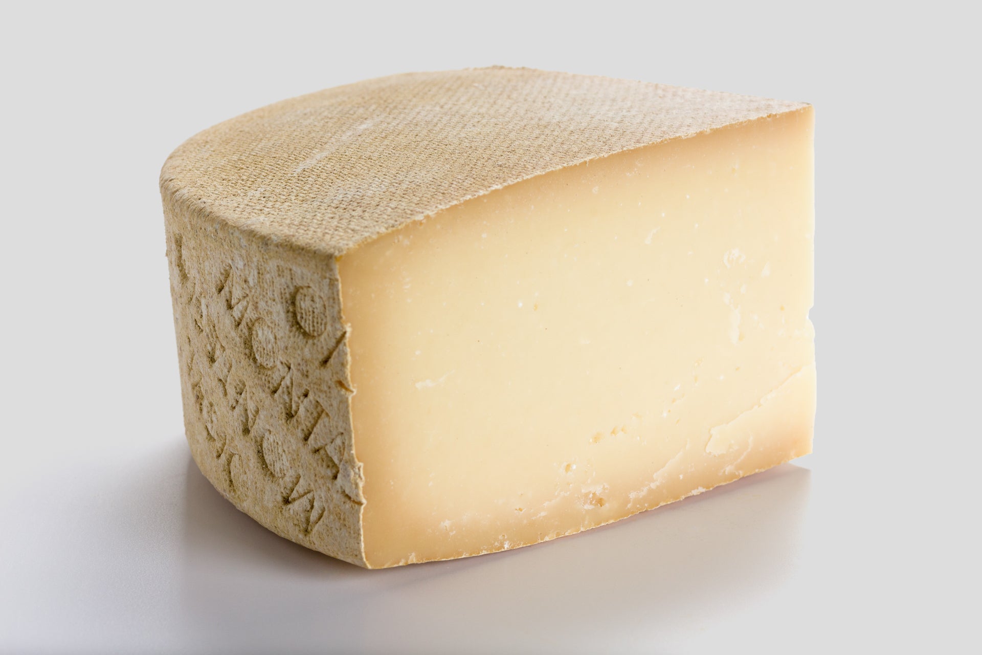 Montasio_HG_grau-64935620d1147613f