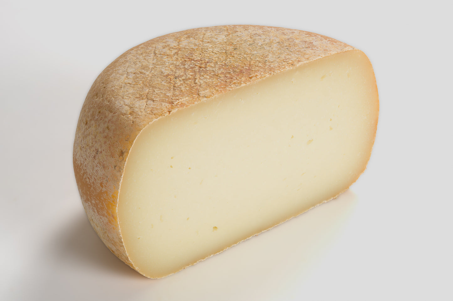 Pecorino_medio_stagionato_halb